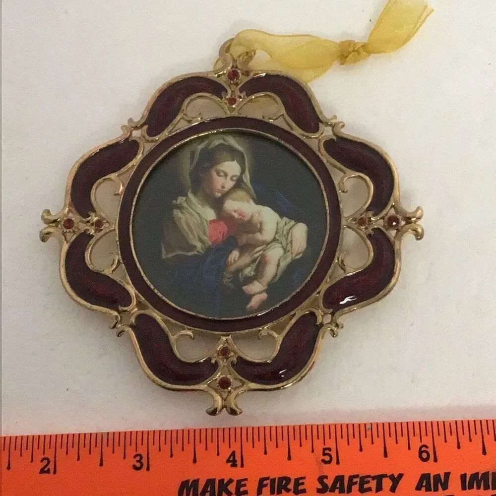 Beautiful vintage 4 1/2 inch Mary and the baby Jesus medallion ornament
